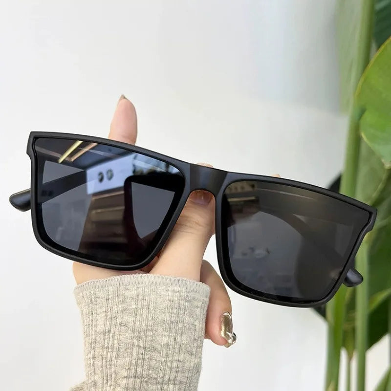 Handsome and Fashionable Glasses Suitable for Both Men and Women Suitable for Street Photography and Daily Decoration